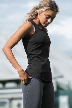 Naisten racerback toppi